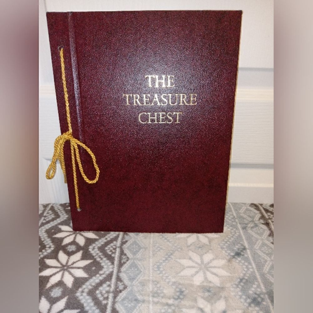 The Treasure Chest: A Heritage Album Containing 1064 Familiar and Inspirational